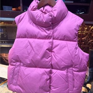 Old Navy Women's Magenta Puffer Vest